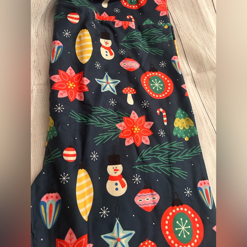 Lipstick & Chrome Christmas Cheer Leggings